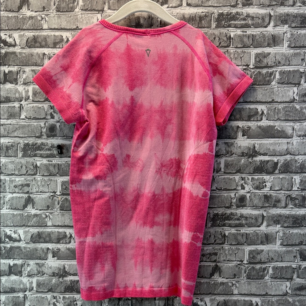 IVIVVA Pink‎ Tie-Dye T-Shirt